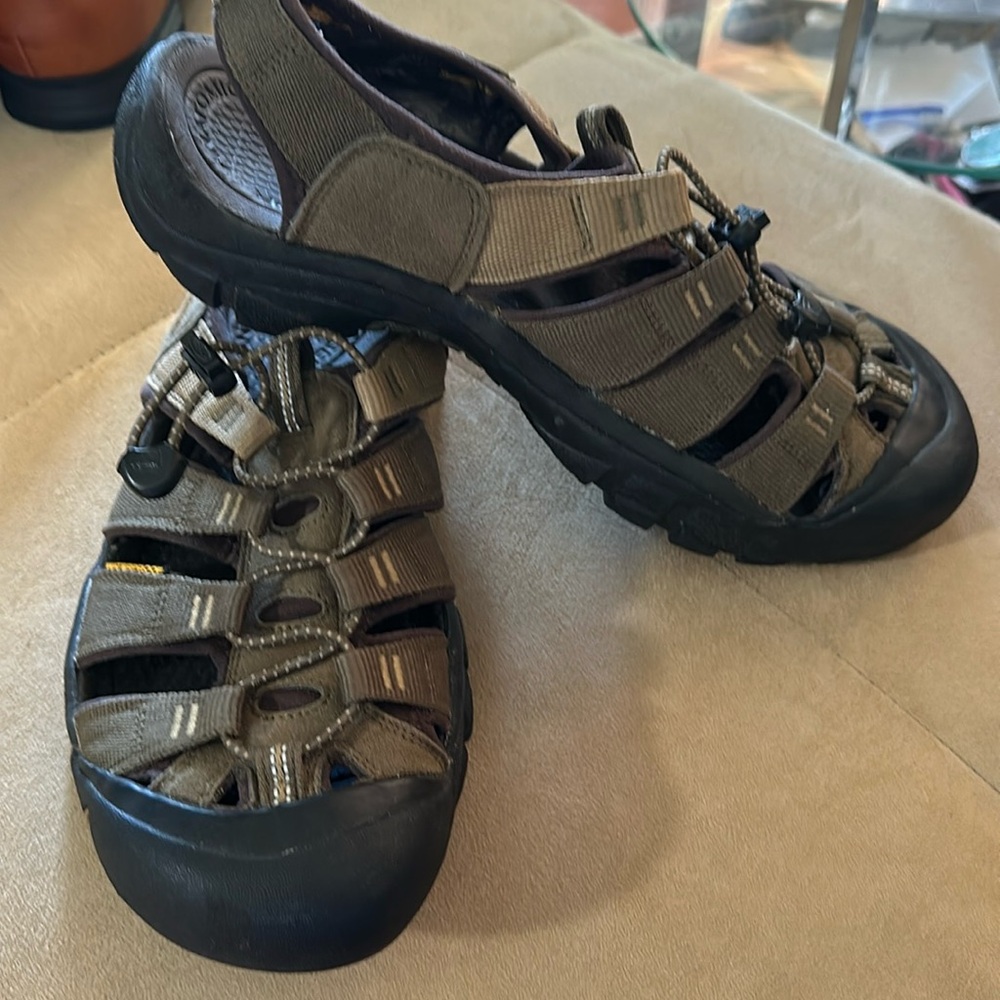 Keen Men’s Newport H2 - Size 11
